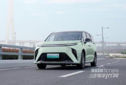 速來Get“TVB明星同款保姆車”！“雙料視帝”陳豪成為上汽大通MAXUS“大家”品牌首席推薦官