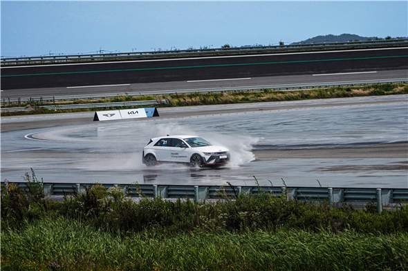 8-首款高性能電動(dòng)車IONIQ 5 N展示卓越賽道實(shí)力.jpg